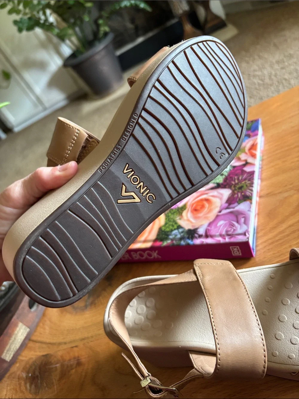 Vionic Women's Tan Leather Slingback Sandals - Picture 5 of 6